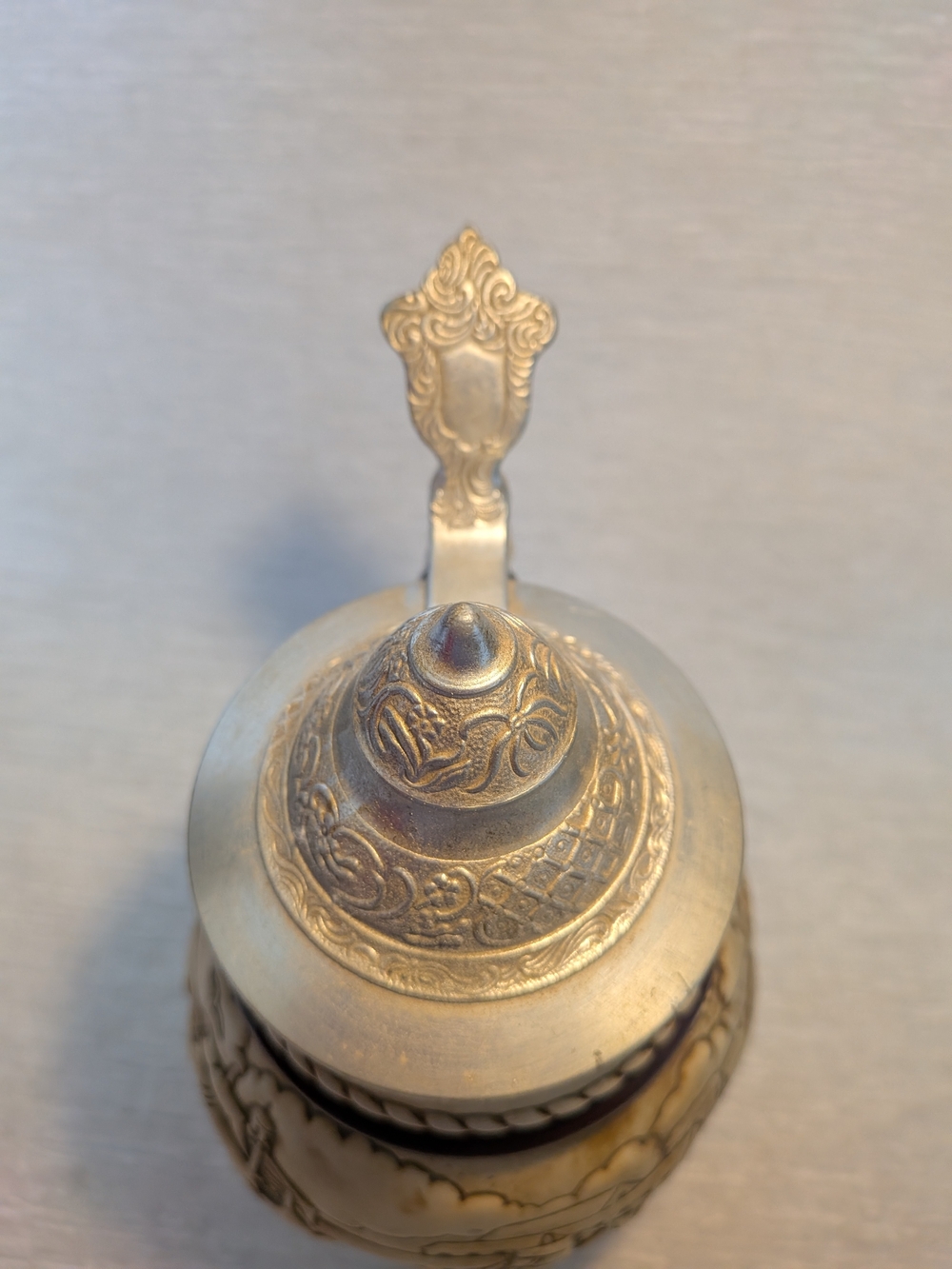 AVON 1977 Ornate Ceramic Beer Stein with Pewter Lid - Tall Ships,Ivory and Brown - Picture 4 of 16